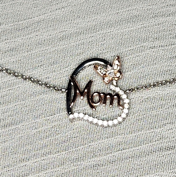 MOM adjustable bracelet w butterfly 🦋 - Picture 2 of 3